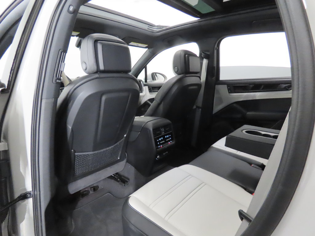 Certified 2026 Porsche Cayenne E-Hybrid AWD/4WD image 45