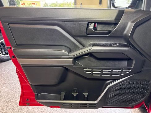 Used 2025 Toyota Tacoma SR5 AWD/4WD image 21