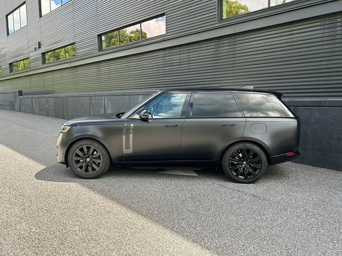 Used 2024 Land Rover Range Rover Autobiography AWD/4WD image 2