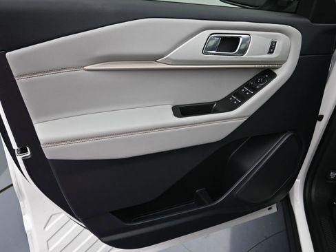 New 2026 Ford Explorer Active w/ Active Comfort Package image 11