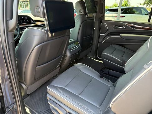 Used 2023 Cadillac Escalade ESV Premium Luxury RWD image 37