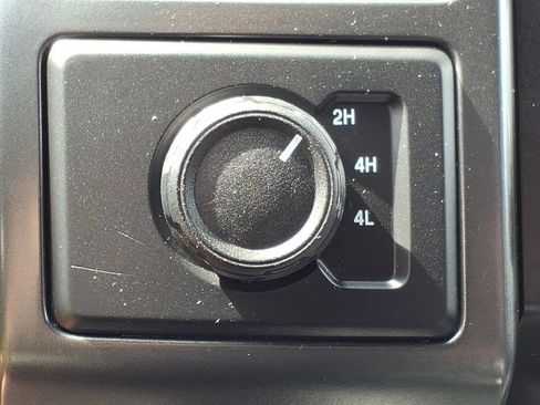 Used 2020 Ford F150 XLT w/ Equipment Group 302A Luxury AWD/4WD image 17
