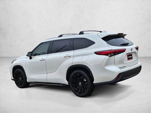 Used 2021 Toyota Highlander XLE image 8