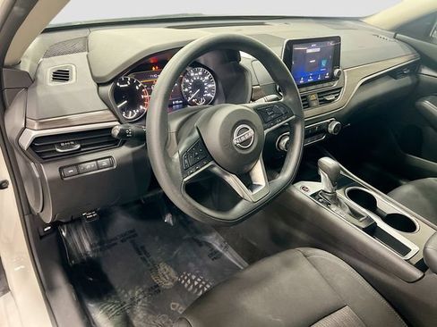 Used 2024 Nissan Altima 2.5 SV FWD image 20