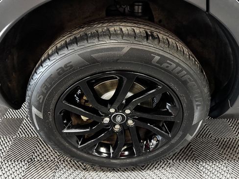Used 2017 Land Rover Discovery Sport SE image 17