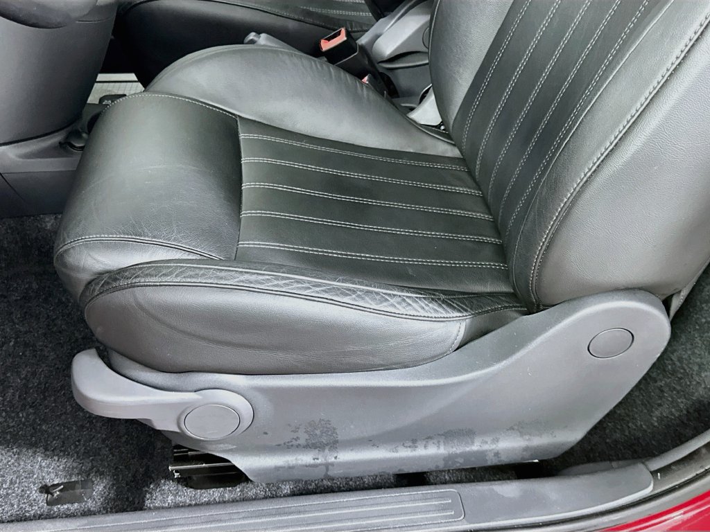 Used 2012 FIAT 500 Lounge w/ Luxury Leather Pkg FWD image 18