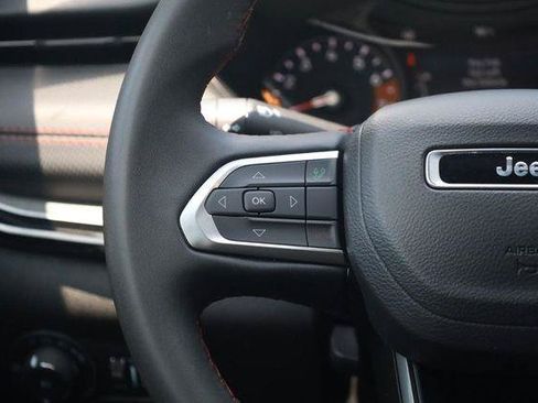 Used 2025 Jeep Compass Trailhawk AWD/4WD image 10