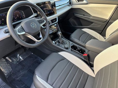 New 2026 Volkswagen Taos SEL image 9