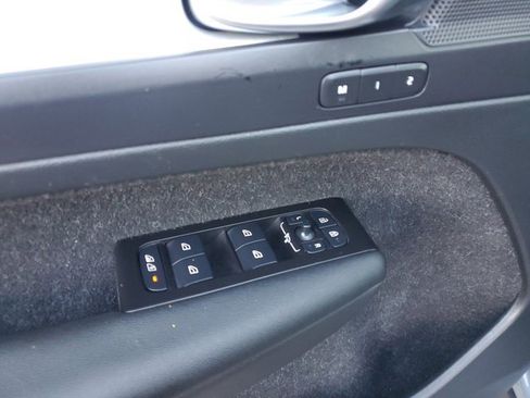 Used 2021 Volvo XC40 T5 Momentum w/ Protection Package Premier image 18