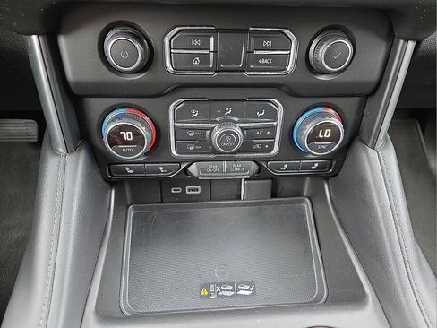 Used 2021 Chevrolet Tahoe Z71 w/ Z71 Signature Package AWD/4WD image 19