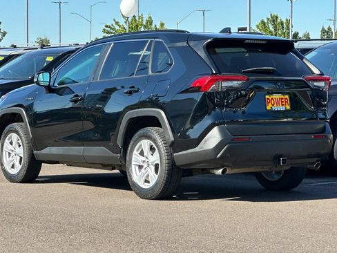 Used 2021 Toyota RAV4 LE AWD/4WD image 6