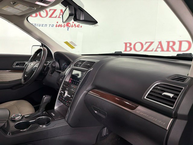 Used 2018 Ford Explorer Platinum AWD/4WD image 31