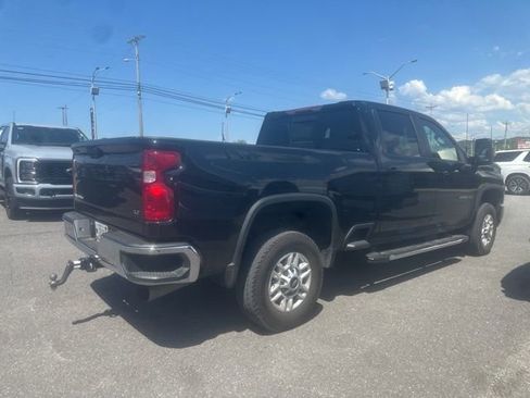 Used 2024 Chevrolet Silverado 2500 LT w/ Convenience Package AWD/4WD image 5