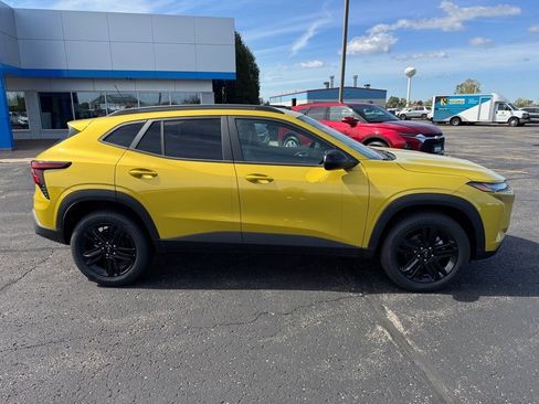 New 2025 Chevrolet Trax ACTIV w/ Driver Confidence Package FWD image 2