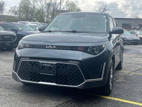 Used 2025 Kia Soul LX w/ LX Technology Package FWD image 1