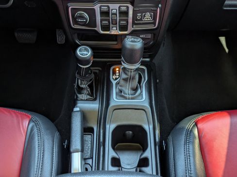 Used 2018 Jeep Wrangler Unlimited Sahara w/ Safety Group image 23