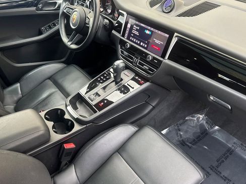 Used 2024 Porsche Macan image 16