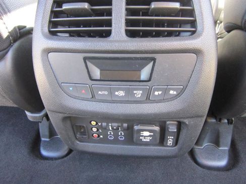 Used 2016 Honda Pilot Touring image 19