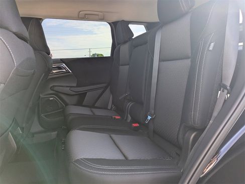 New 2025 Mitsubishi Outlander SE image 13