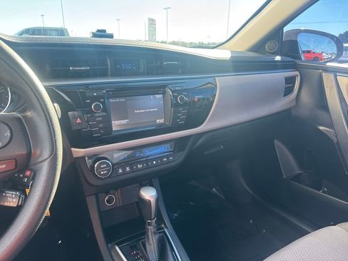 Used 2015 Toyota Corolla LE image 14