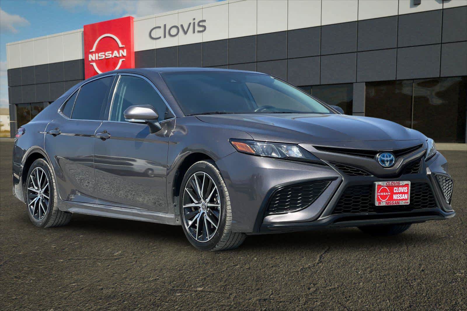 Used 2022 Toyota Camry SE w/ Cold Weather Package FWD image 13