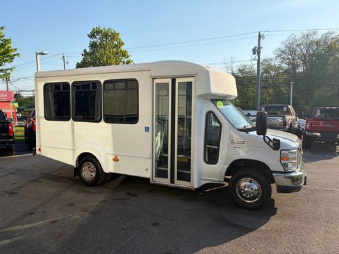Used 2017 Ford E-350 and Econoline 350 Super Duty w/ Shuttle Bus Prep Package RWD image 5