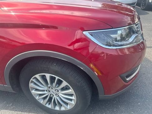 Used 2018 Lincoln MKX Select w/ Select Plus Package FWD image 3