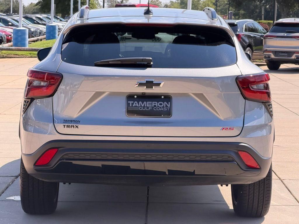 Used 2026 Chevrolet Trax RS w/ Sunroof Package FWD image 3