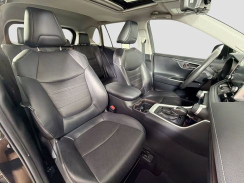 Used 2019 Toyota RAV4 Limited w/ Cold Weather Package image 28