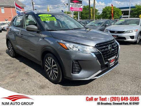 Used 2021 Nissan Kicks SV FWD image 1