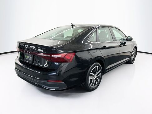 Used 2025 Volkswagen Jetta SE FWD image 9