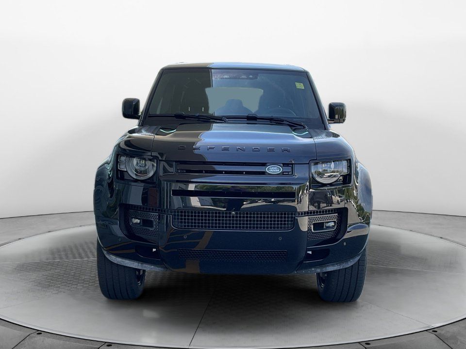 Used 2024 Land Rover Defender 110 X-Dynamic SE AWD/4WD image 2