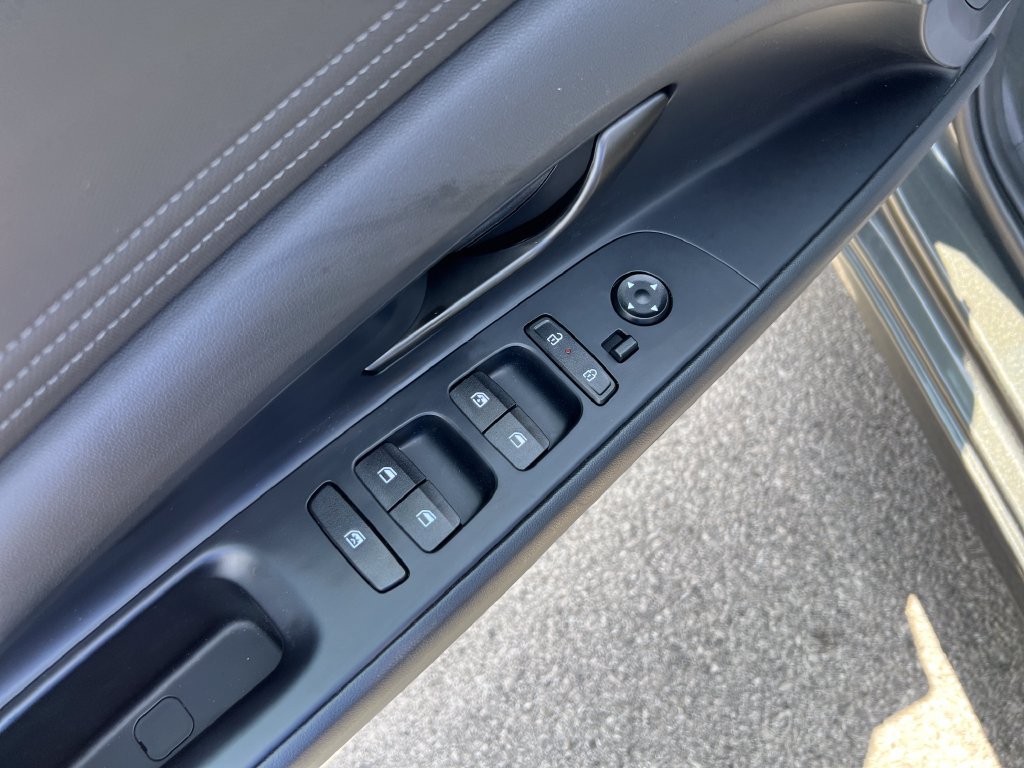 Used 2025 Hyundai Elantra Sport w/ Cargo Package FWD image 11