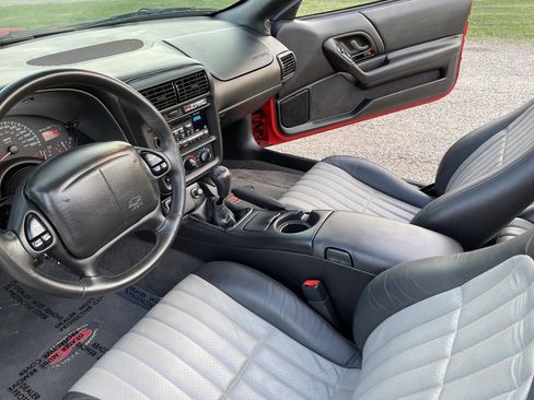Used 2002 Chevrolet Camaro Z28 image 6