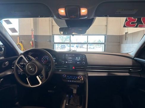 Used 2023 Hyundai Elantra SEL FWD image 13