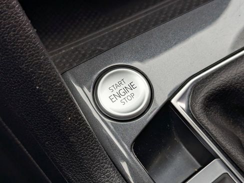 Certified 2024 Volkswagen Tiguan SE image 15