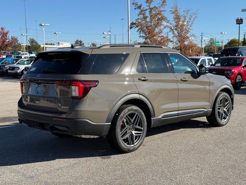 New 2026 Ford Explorer ST-Line w/ ST-Line Street Pack image 6