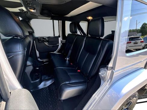 Used 2017 Jeep Wrangler Unlimited Sahara AWD/4WD image 21