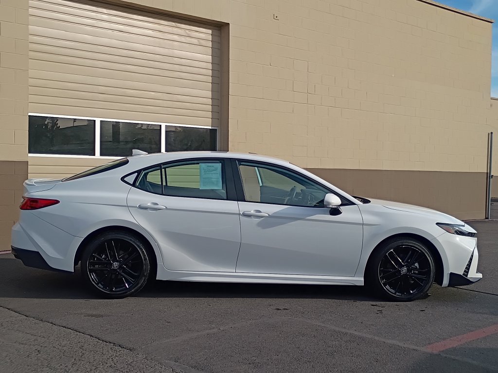 Used 2025 Toyota Camry SE FWD image 3