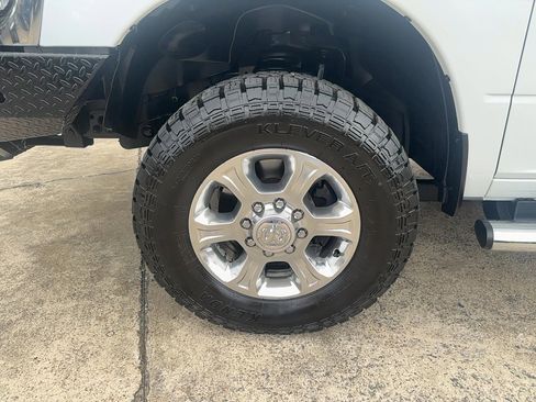 Used 2021 RAM 2500 Big Horn w/ Level 1 Equipment Group image 9