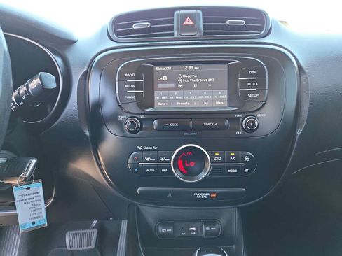 Used 2017 Kia Soul + FWD image 24