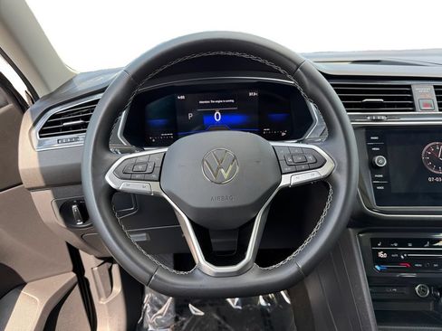 Used 2023 Volkswagen Tiguan SE FWD image 12