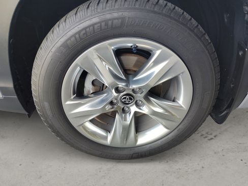 Used 2018 Toyota Highlander Limited AWD/4WD image 9