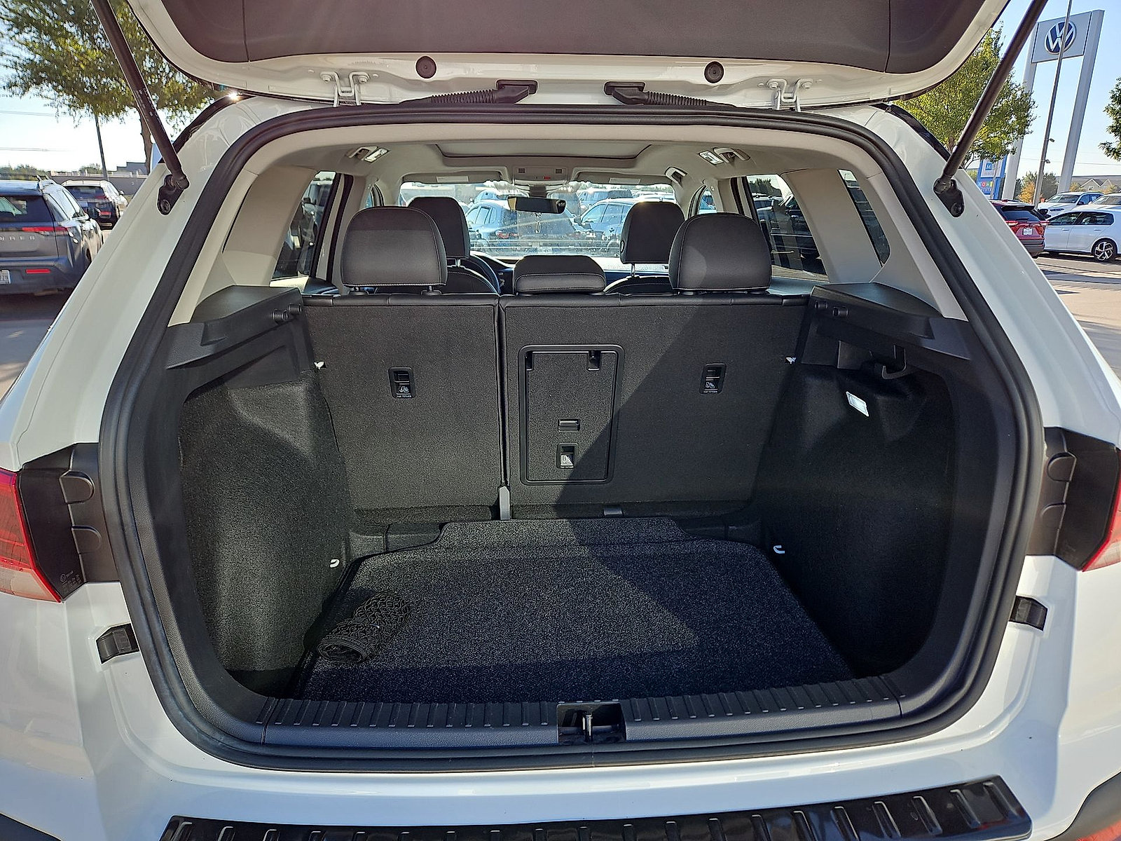 Certified 2024 Volkswagen Taos SE w/ Panoramic Sunroof Package FWD image 12