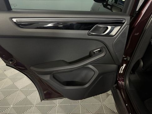 Used 2024 Porsche Macan AWD/4WD image 27
