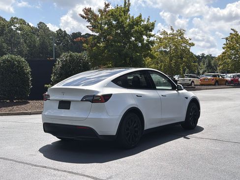 Used 2021 Tesla Model Y 2WD image 3