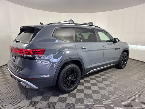 Used 2024 Volkswagen Atlas Peak Edition SEL image 5