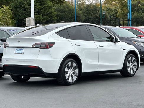 Used 2023 Tesla Model Y Long Range image 3