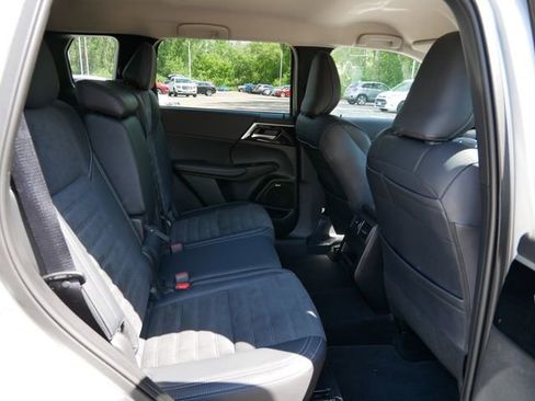 Used 2025 Mitsubishi Outlander SE AWD/4WD image 9