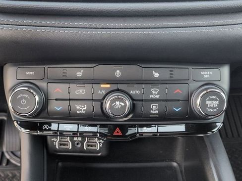 Used 2024 Dodge Durango SXT image 9